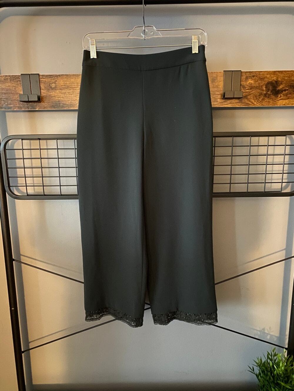 Club Monaco Green Polyester Cropped Pants | Size 00